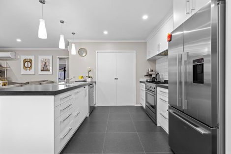 Photo of property in 115 Saint James Drive, Huntington, Hamilton, 3210