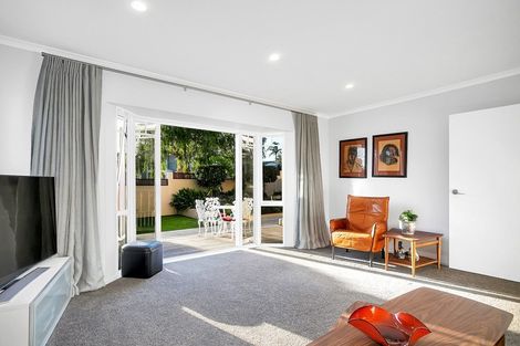 Photo of property in 10a Raymond Street, Point Chevalier, Auckland, 1022
