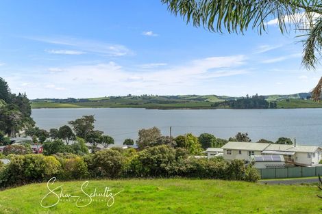 Photo of property in 24 Oxford Street, Whakapirau, Maungaturoto, 0583