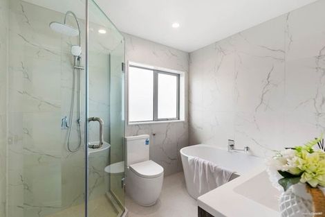 Photo of property in 8a Karamu Street, Te Atatu Peninsula, Auckland, 0610