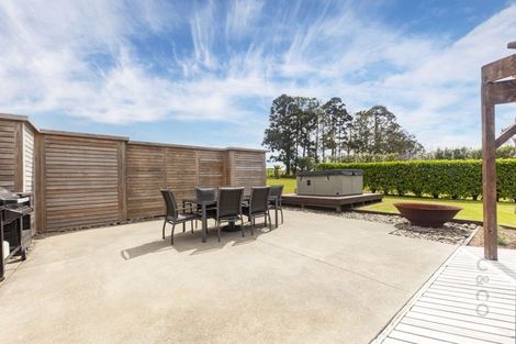 Photo of property in 206 Waitakere Road, Waitakere, Henderson, 0782