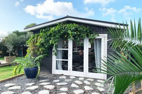 Photo of property in 9 Blue Way, Glendene, Auckland, 0602