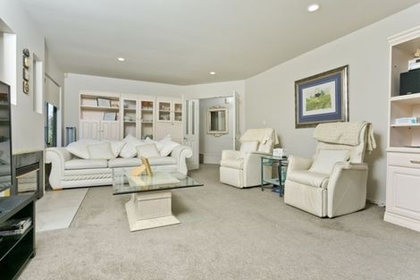 Photo of property in 26 Lorikeet Place, Unsworth Heights, Auckland, 0632