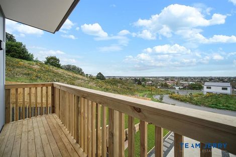 Photo of property in 40b Crestview Rise, Papakura, 2110