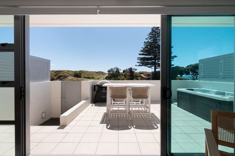 Photo of property in 2/135 Marine Parade, Mount Maunganui, 3116