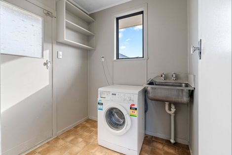 Photo of property in 7 Kelvin Place, Westown, New Plymouth, 4310