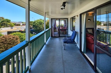 Photo of property in 8 Ross Grove, Paraparaumu, 5032