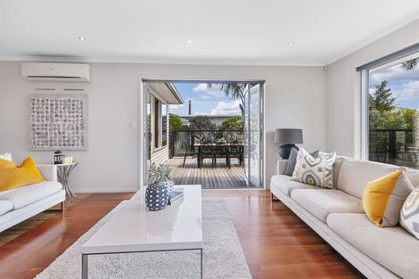 Photo of property in 2/12 Beatrice Avenue, Hillcrest, Auckland, 0627