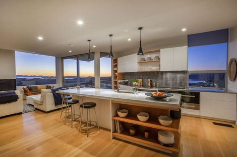 Photo of property in 10 Seascape View, Paremata, Porirua, 5024