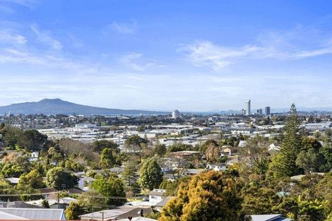 Photo of property in 404/553c Glenfield Road, Glenfield, Auckland, 0629