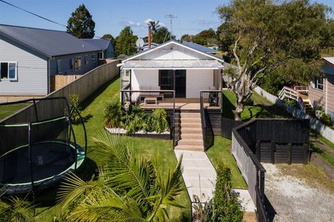 Photo of property in 72 The Crescent, Waihi Beach, 3611