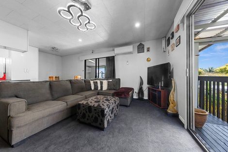 Photo of property in 2/10 Nearco Street, Randwick Park, Auckland, 2105