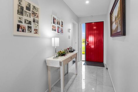 Photo of property in 9 Ruapai Drive, Levin, 5571