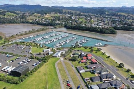 Photo of property in 613b Beach Road, Whangamata, 3620
