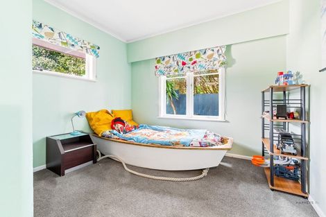 Photo of property in 3 Rerewai Place, Kelston, Auckland, 0602