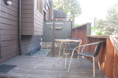 Photo of property in 2/27 Macdonald Crescent, Te Aro, Wellington, 6011