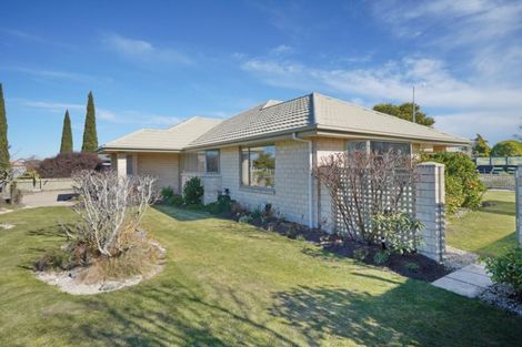 Photo of property in 13 Yellowlees Drive, Kaiapoi, 7630
