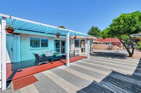 Photo of property in 1/4 Sturges Road, Henderson, Auckland, 0610