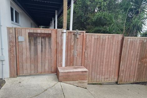 Photo of property in 2/58 Cliff Road, Torbay, Auckland, 0630