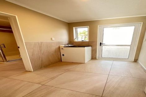 Photo of property in 60 Marine Parade, Mellons Bay, Auckland, 2014