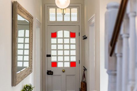 Photo of property in 2 Castlemaine Close, Karori, Wellington, 6012