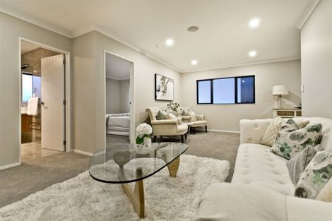 Photo of property in 28 Bernleigh Terrace, West Harbour, Auckland, 0618