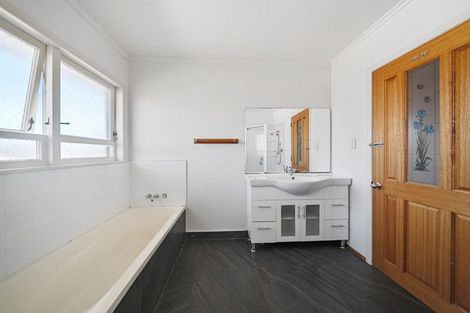 Photo of property in 3 Halberg Street, Papakura, 2110