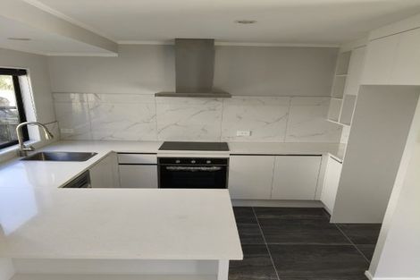 Photo of property in 2/11 Roseneath Place, Birkdale, Auckland, 0626