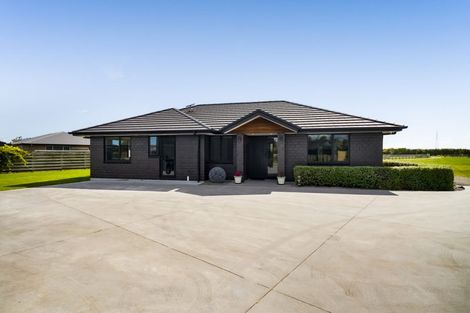 Photo of property in 8 Tikorangi Road East, Tikorangi, 4383