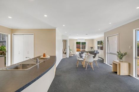 Photo of property in 2 Catlins Glen, Aotea, Porirua, 5024