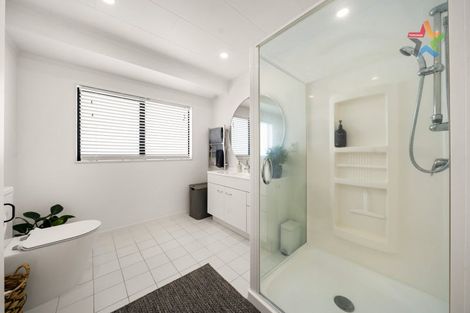 Photo of property in 18 Jasmine Grove, Maungaraki, Lower Hutt, 5010