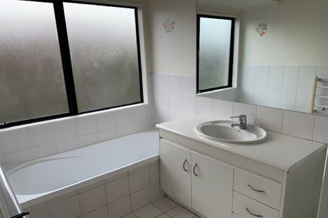 Photo of property in 59 Matterhorn Crescent, Northpark, Auckland, 2013