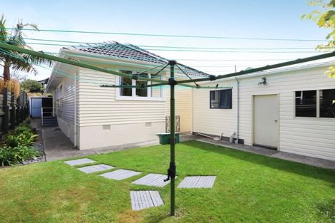 Photo of property in 41 Pukatea Street, Eastbourne, Lower Hutt, 5013