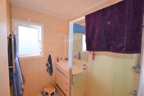 Photo of property in 25 Kirrie Avenue, Te Atatu South, Auckland, 0610