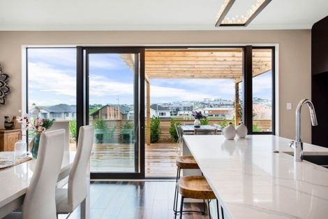 Photo of property in 17 Tawatawa Street, Long Bay, Auckland, 0630