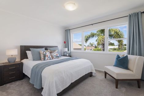 Photo of property in 22 Eversleigh Road, Belmont, Auckland, 0622