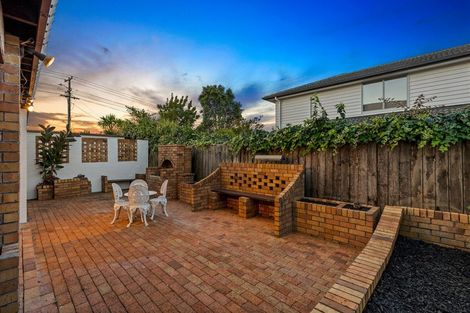 Photo of property in 1/100 Titirangi Road, New Lynn, Auckland, 0600