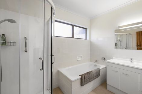 Photo of property in 1 Hunter Place, Merrilands, New Plymouth, 4312