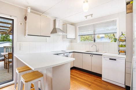 Photo of property in 14 Thomas Avenue, Te Atatu Peninsula, Auckland, 0610