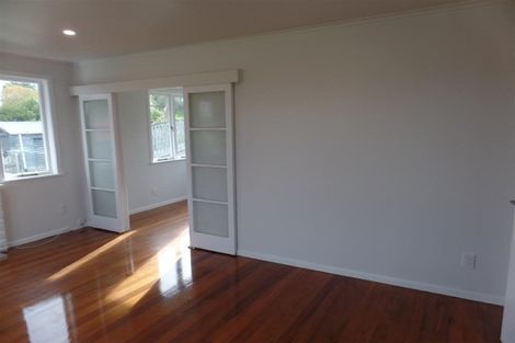 Photo of property in 16 Trojan Crescent, New Lynn, Auckland, 0600