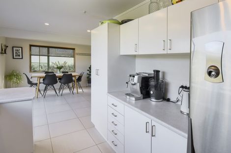 Photo of property in 16 Donald Street, Stanmore Bay, Whangaparaoa, 0932