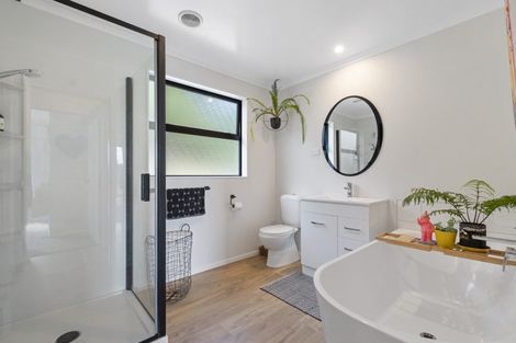 Photo of property in 338 Valley Road, Colyton, Feilding, 4775