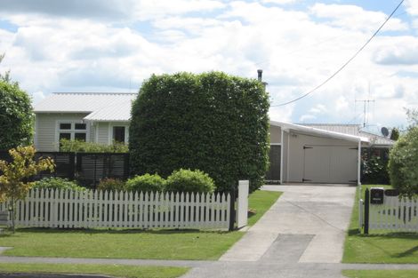 Photo of property in 237 Shakespeare Street, Leamington, Cambridge, 3432