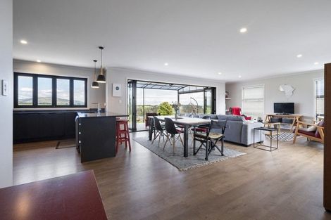 Photo of property in 32 Varsity Heights, Fitzherbert, Palmerston North, 4410