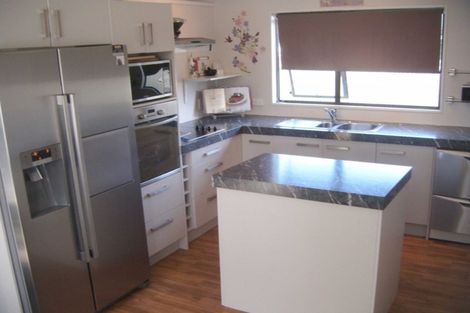 Photo of property in 24 Olive Terrace, Paraparaumu Beach, Paraparaumu, 5032