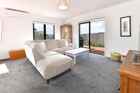 Photo of property in 16 Rauta Way, Helensville, 0800