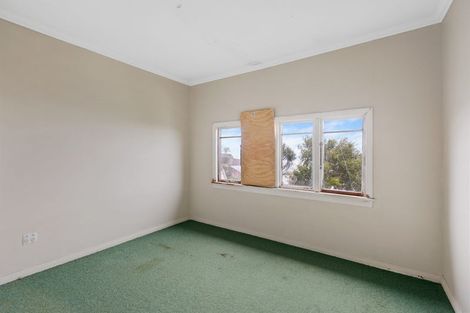 Photo of property in 11 South Road, Moturoa, New Plymouth, 4310