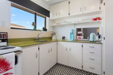 Photo of property in 2/52a Chipping Lane, Redwood, Christchurch, 8051