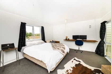 Photo of property in 1112 Rangiotu Road, Rangiotu, Palmerston North, 4477