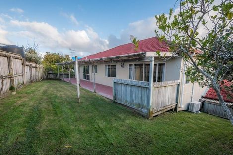 Photo of property in 42 Mandeville Place, Unsworth Heights, Auckland, 0632